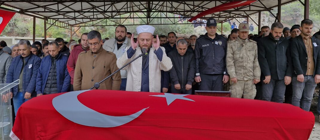 Kalp krizi sonucu ölen polis memurunun cenazesi defnedildi