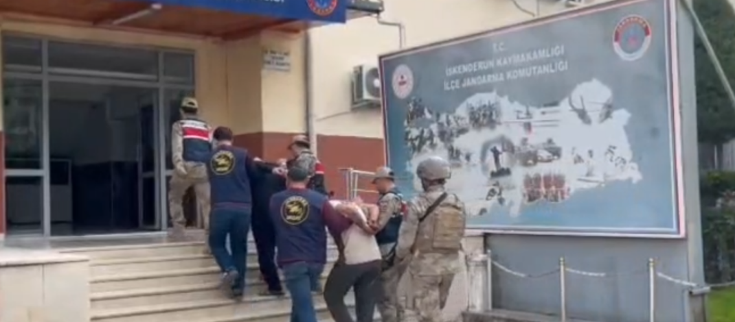 İskenderun’daki çifte cinayet aydınlatıldı: Anne ve oğlunu öldüren 2 kişi tutuklandı